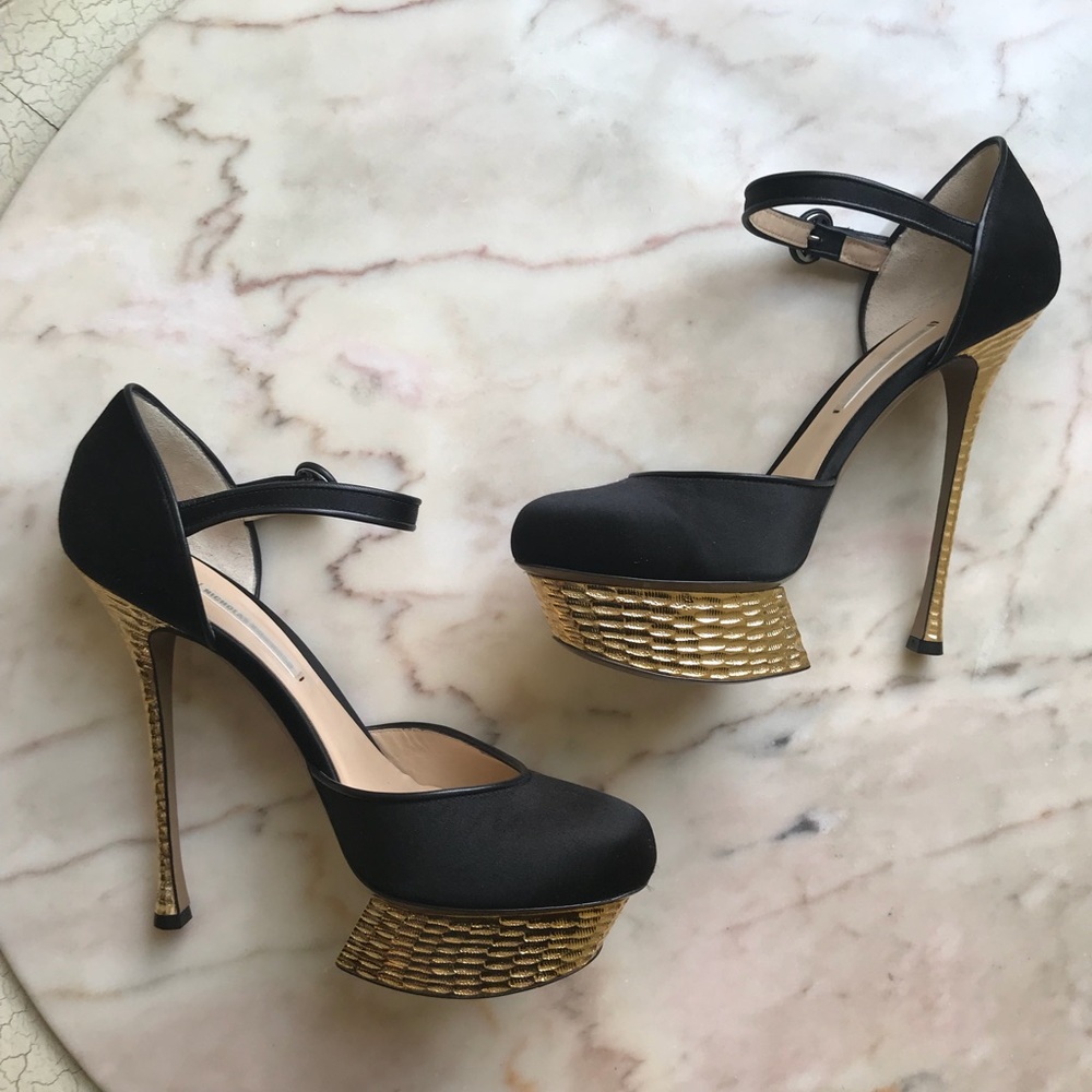 Nicholas Kirkwood Black Satin Gold  Heels Sz 39